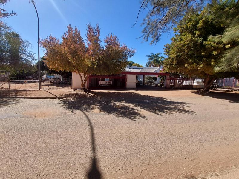 5 Bedroom Property for Sale in Kakamas Northern Cape